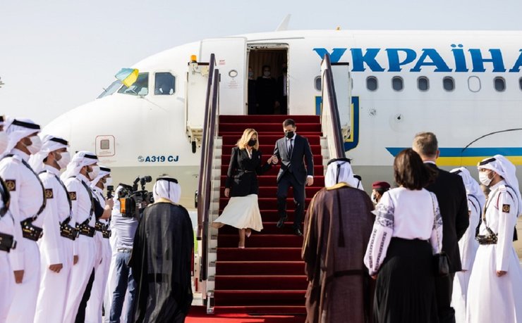 зеленский, катар, зеленский на трапе самолета