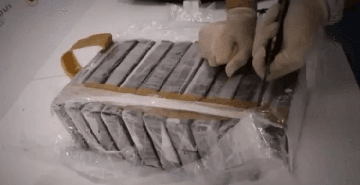 наркотики, кокаин, контрабанда, контрабанда наркотиков, контрабанда кокаина, аэропорт, багаж