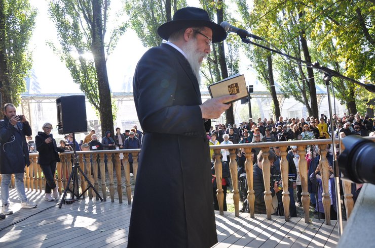 Бабин яр, рабин читає кадиш, поминальна молитва