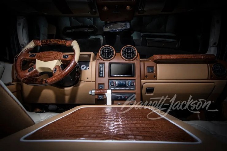 Салон Dartz Prombron, Dartz Prombron Black Stallion, внедорожник Dartz, внедорожник Dartz