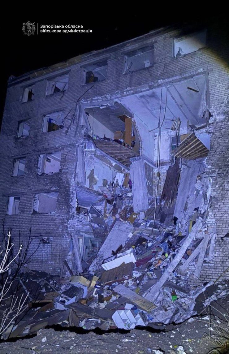 Зруйнований будинок у Запоріжжі Зруйнований будинок у Запоріжжі