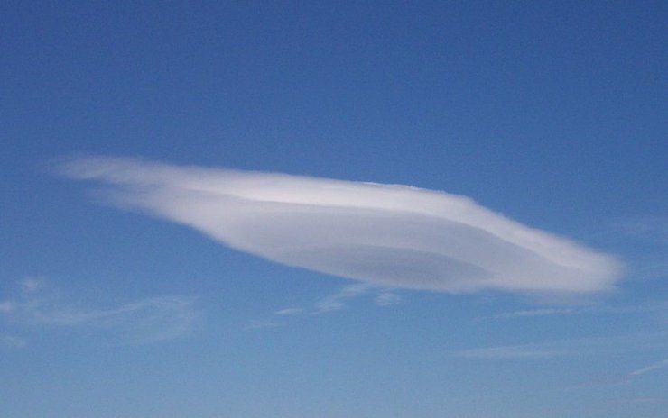 лентикулярні хмари