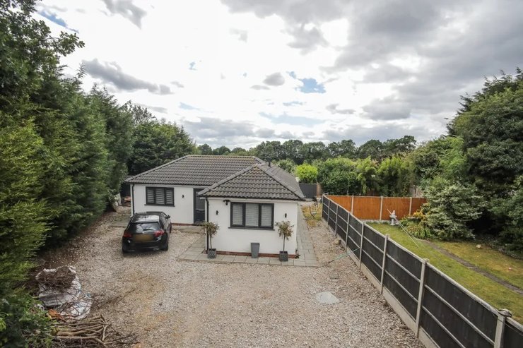 Марк Джонс начал строить дом весной 2019 года