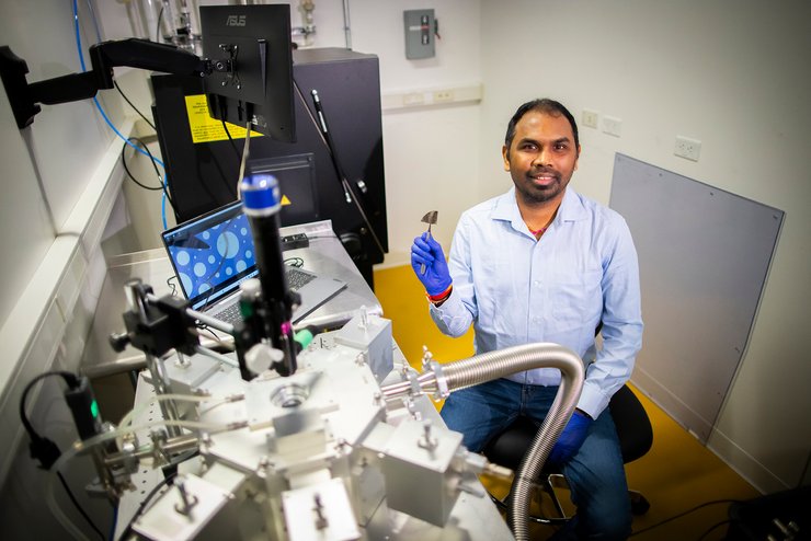 термостойкое запоминающее устройство, ученый