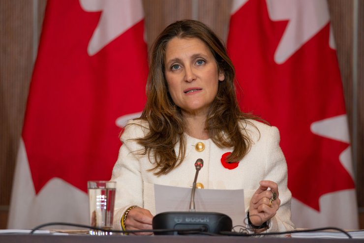 По мнению Фриланд, связи с автократическими режимами следует ограничить