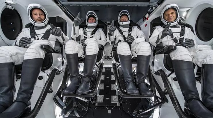 AX-1, SpaceX AX-1, космічні туристи