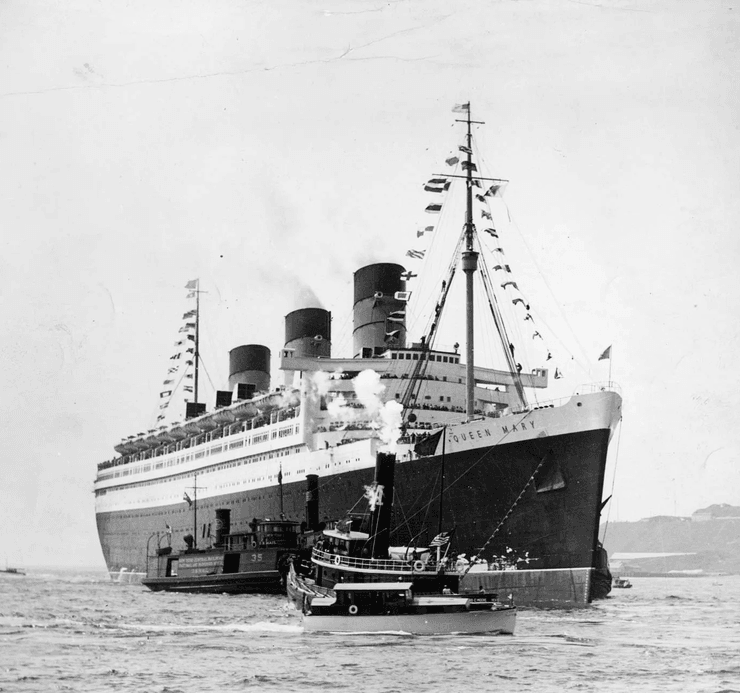 Корабль, круизный лайнер, Queen Mary, корабль-призрак, призраки на корабле, плавучий отель, рассказы о приведениях,