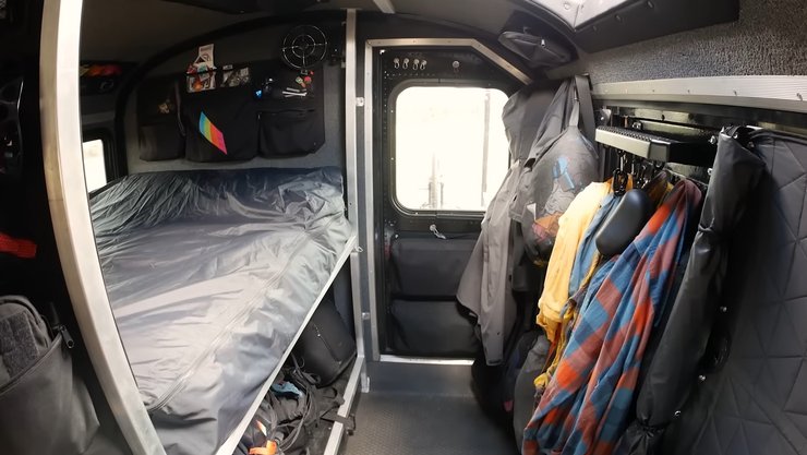 Дом на колесах из школьного автобуса