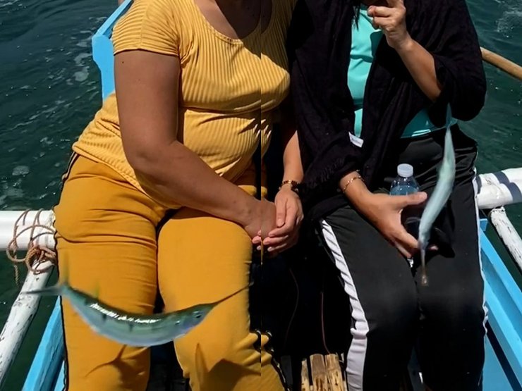 Рыба украла телефон, летающая рыба, пытались сделать фото, плыли на лодке, перепрыгнула через лодку, выбила телефон,