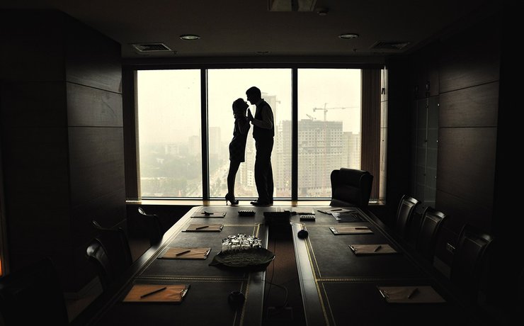 босс влюбился в ассистентку