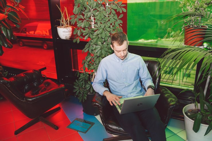 зарплати в україні, Середня зарплата в Україні, підвищення зарплати 2023 року, кому підвищать зарплати у 2023 році