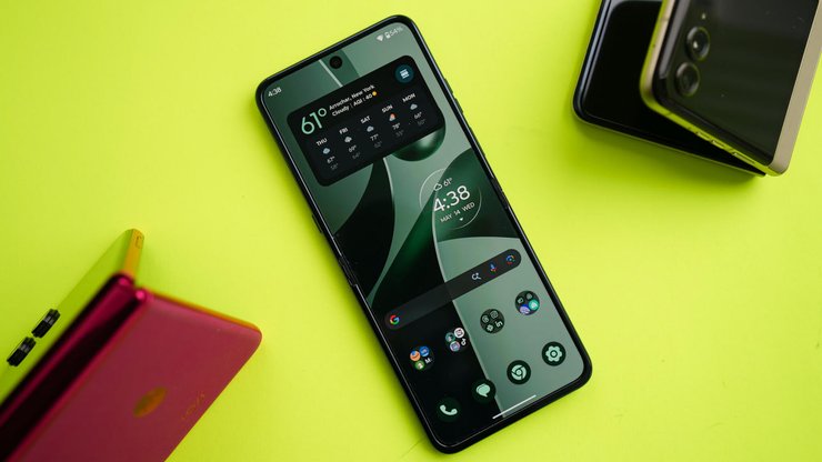 Смартфон Motorola Razr Ultra 2025