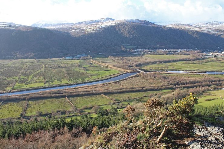 уельс менан