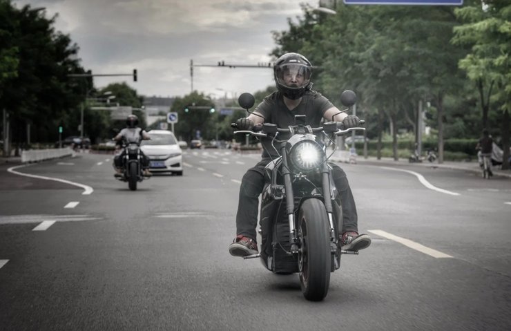 Податки на продаж автотранспортних засобів застосовуються також і до продажу мопедів та мотоциклів