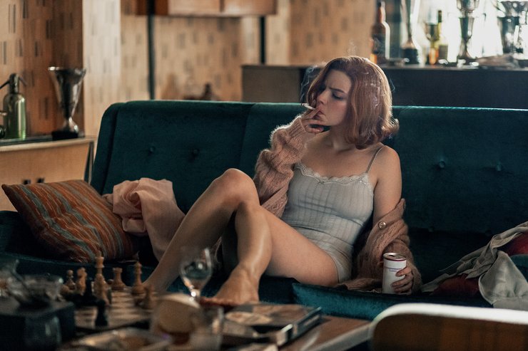 "Ход королевы", алкоголь, трава, шахматы, бред сивой кобылы, кадр из сериала