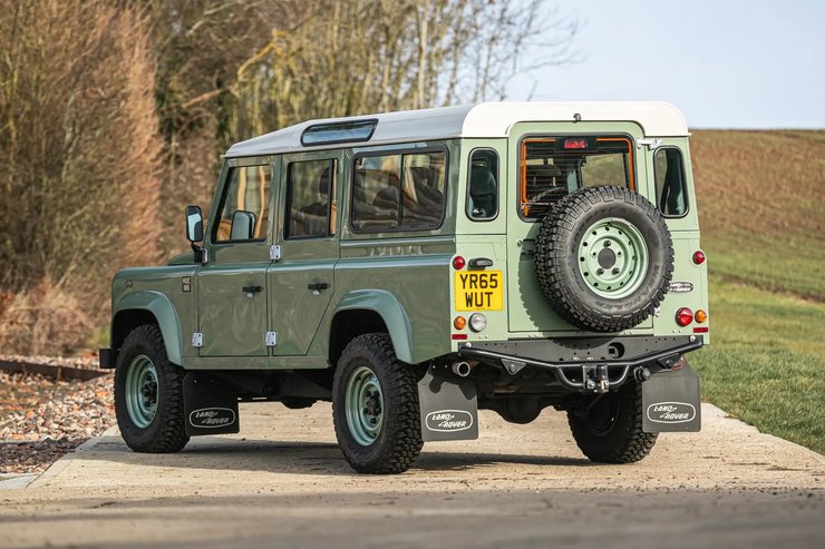 Land Rover Defender, Land Rover, містер Бін, Роуен Аткінсон, авто Містера Біна, Land Rover Defender Heritage Edition
