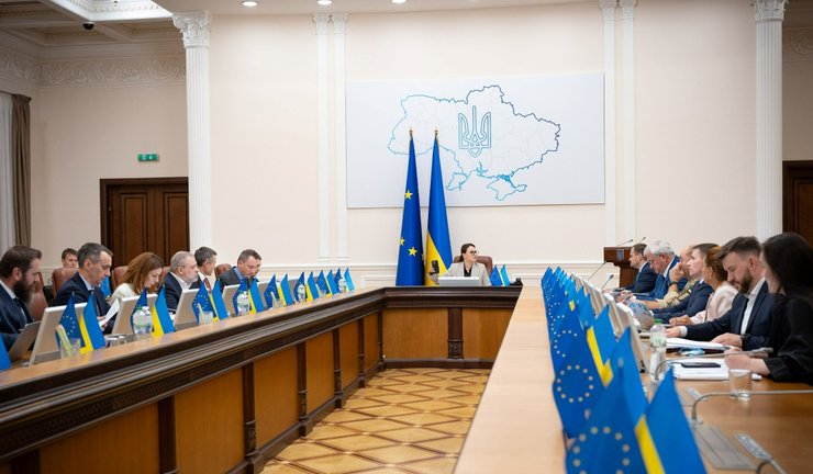 Кабмин принял первый пакет решений для поддержки прифронтовых территорий