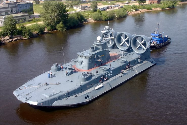 десантний корабель Зубр