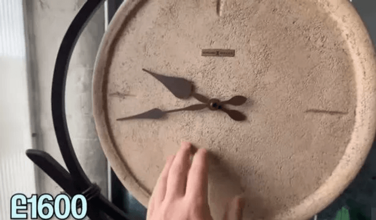 Блогер купил заброшенный склад, сорвал джекпот, блогер, ютубер, купил вещи, распаковка вещей, посылки, заброшенная кладовка, деньги, прибыль