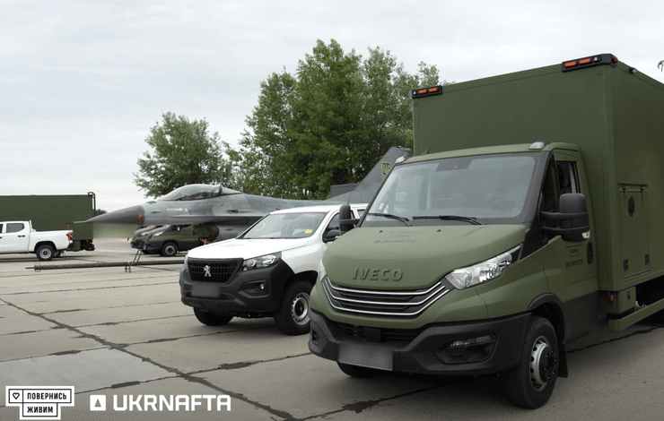 Самолеты F-16 станция обслуживания