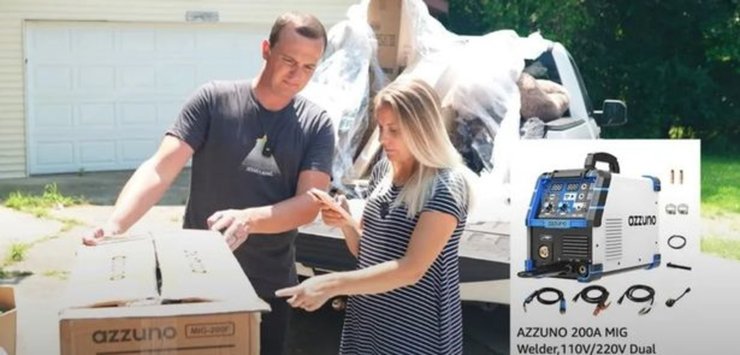 Супружеская пара ютуберов, блогеры, ютуберы, поддон Amazon, посылка, возвращенные вещи Amazon, перепродают вещи,