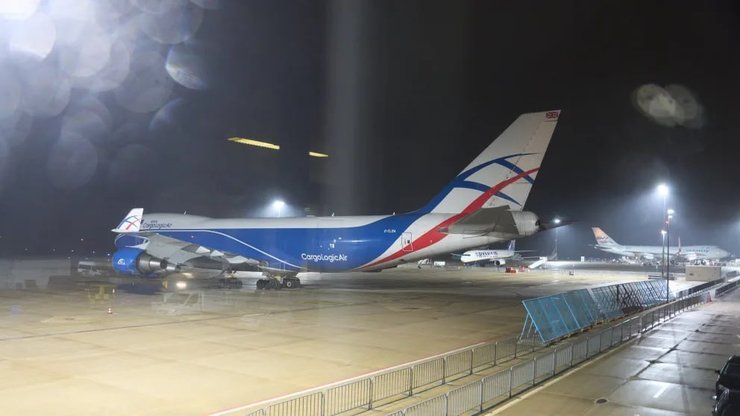 літак, олігарх, Boeing-747-8F, аеропорт, санкції, Німеччина, продаж