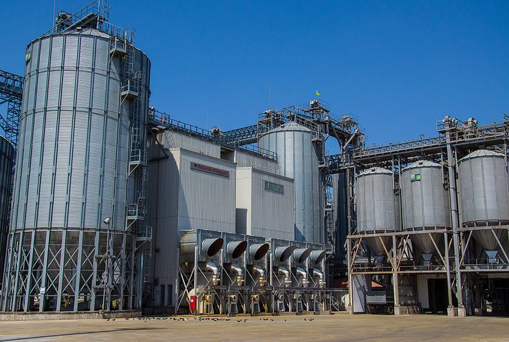 элеватор, урожай 2022, уборка урожая во время войны, как идет жатва во время войны, урожай зерновых, цены на зерновые в Украине, экспорт зерновых, проблемы экспортеров, урожай пшеницы, урожайность зерновых 2022, урожай ранних зерновых, продажа зерна, элеваторы, хранение зерна