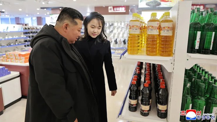 ЗМІ поширили пропагандистські світлини Кім Чен Ина з дочкою