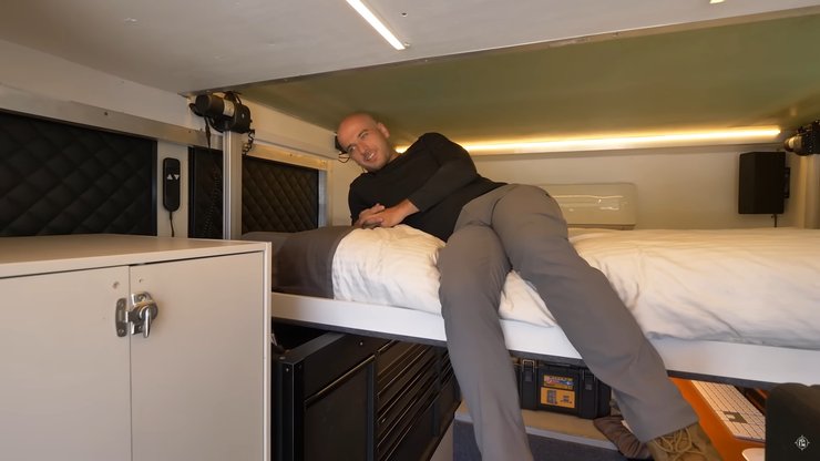 Дом на колесах на базе грузовика