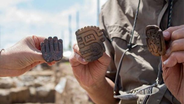 Перуанская гробница, археологический памятник Пакопампа, захоронения, андские религиозные традиции, археологические открытия, культура Пакопампа, древняя история Перу, церемониальные артефакты, духовные верования, Археологический проект Пакопампа