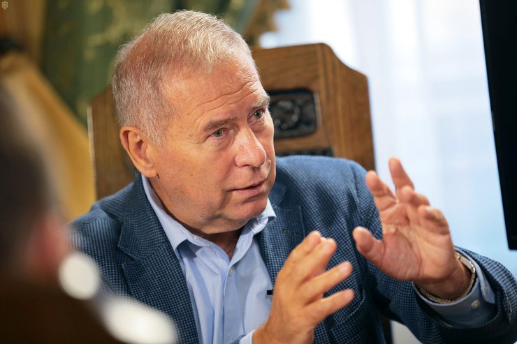 Путь к вакцине. Биолог Андрей Сибирный и его коллеги раз­рабатывают вакцину от SARS-COV2, которая, по их мнению, будет дешевле зарубежных