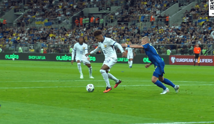 Футбольні збірні України та Франції, захисник українців проти Дуе, Зінченко