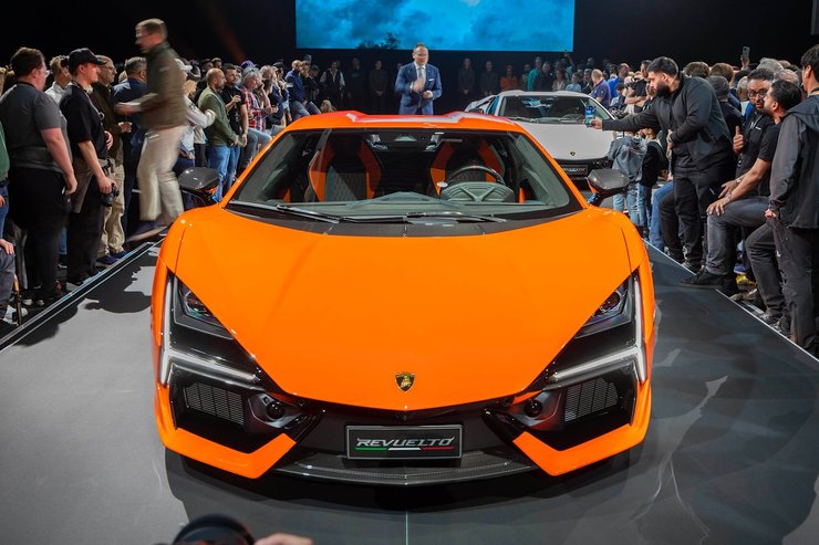 Lamborghini Revuelto