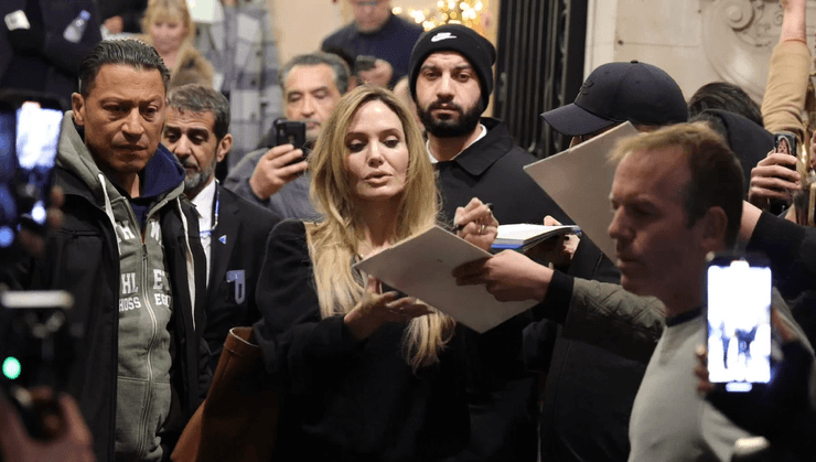 Анджеліна Джолі, акторка в Україні