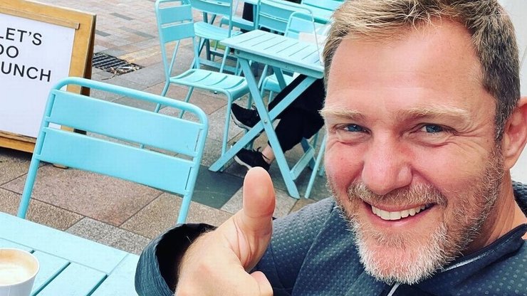 Саймон Сквибб, миллионер из Британии, миллионер, был бездомным, в 15 лет выгнали из дома, свой первый бизнес, садовая фирма