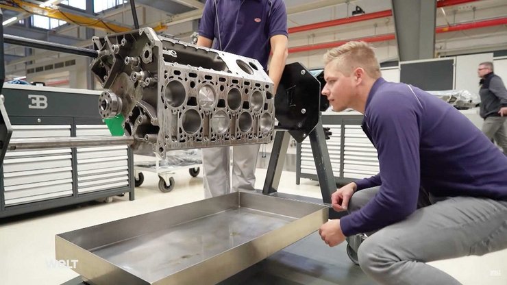 Bugatti Chiron, Bugatti, суперкар, ремонт суперкара, замена масла