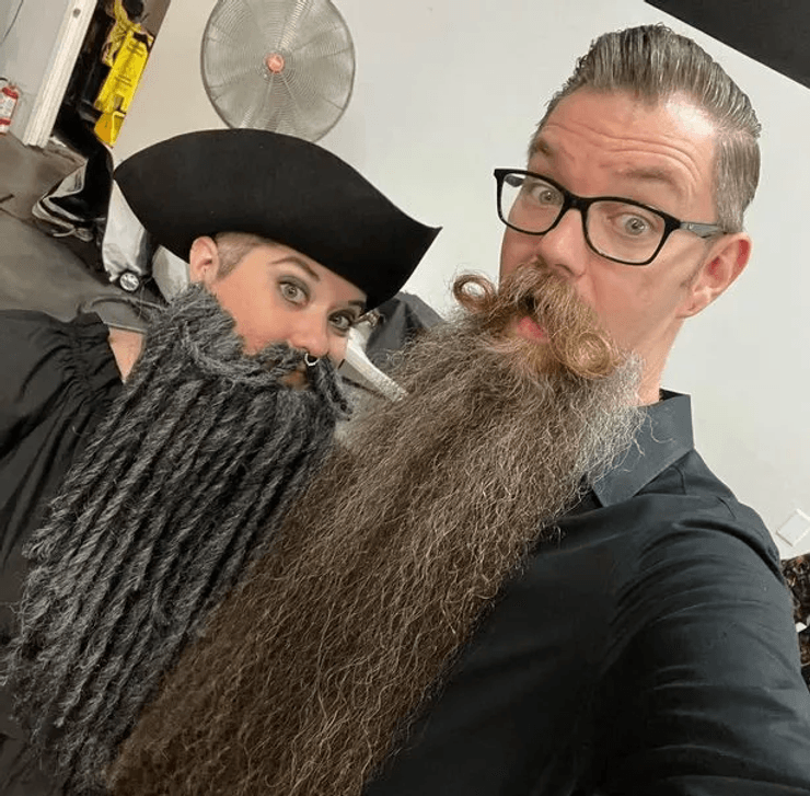 Чоловік і дружина з бородою, борода, волосся на обличчі, конкурс, сімейна пара, чоловік і дружина, довга борода, вуса