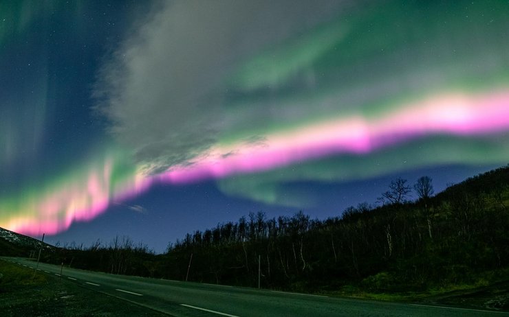 розове полярное сияние