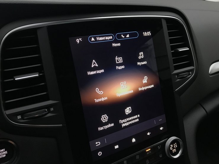 центральний екран Renault Megane 2021 седан, салон Рено Меган 4 седан