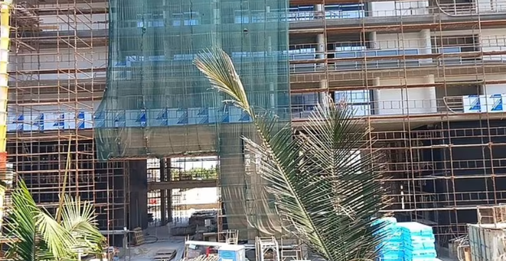 Отдых на Кипре закончился скандалом, супруги из Великобритании пожаловались на ужасный вид из окна отеля