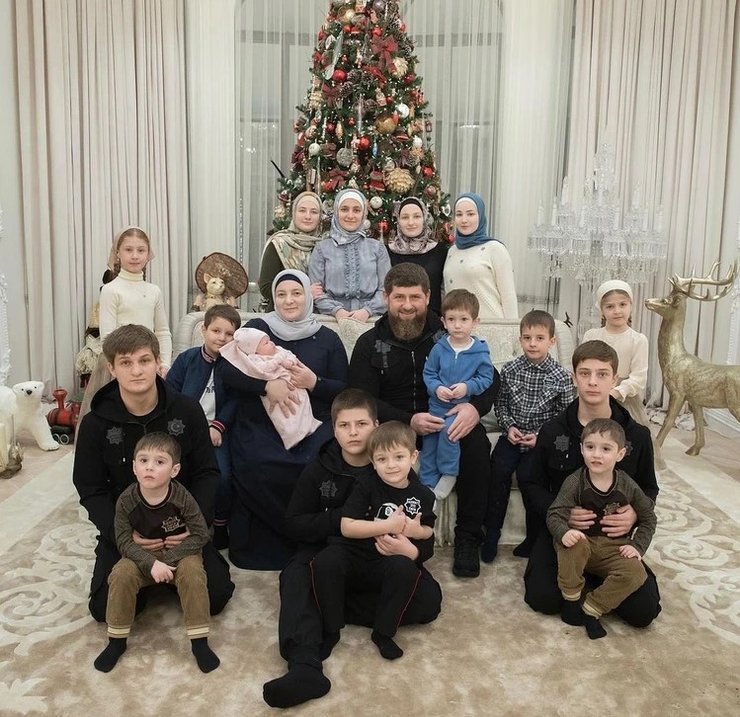 Кадырова мать-героиня