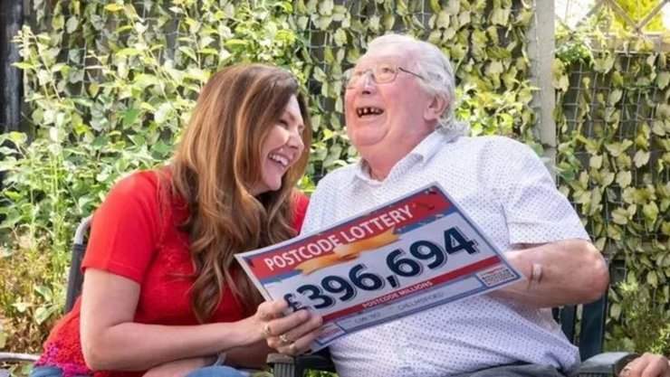 Выиграл в лотерею, победитель лотереи, лотерея, приз, джекпот, сорвал джекпот, лотерейный билет, деньги, победитель,