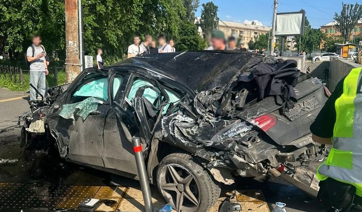 Розбите авто у ДТП у Києві 5 червня