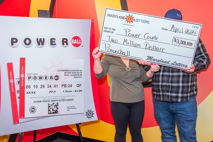 Лотерейний білет, приз, сюрприз, гроші, курйози, перемога в лотереї, 1 млн доларів, подружжя, однакові лотерейні білети