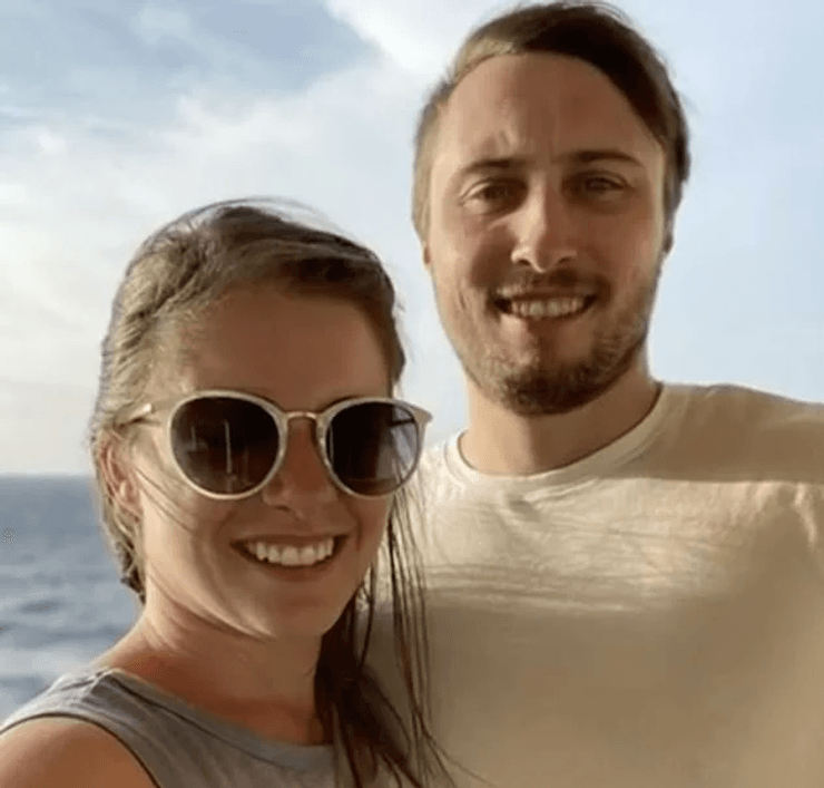 Семейная пара, пара, девушка и парень, медсестра, медбрат, спасли человека, во время полета