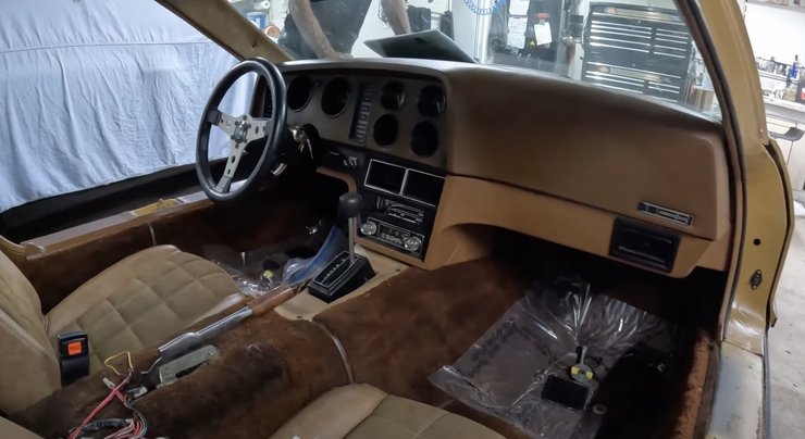 салон Bricklin SV-1, Bricklin SV-1 1976, спорткар Bricklin