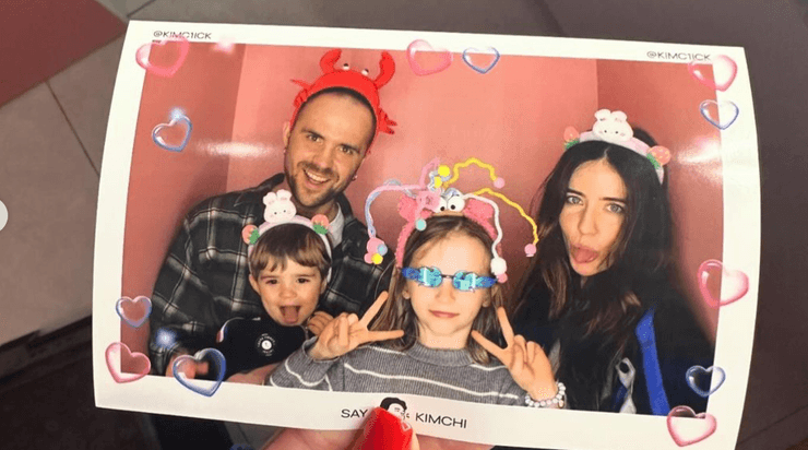 Міша Кацурін та Надя Дорофєєва з дітьми ресторатора