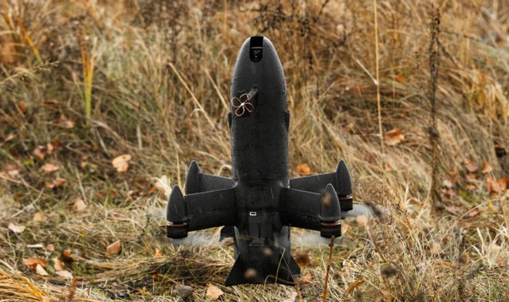 Дрон P1-Sun на траві в полі