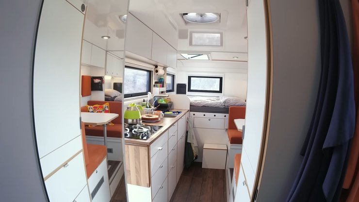 Будинок на колесах Mitsubishi Fuso