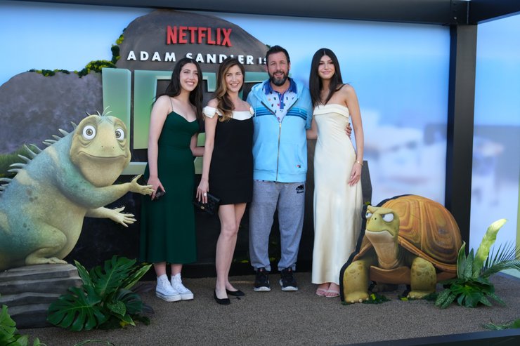 Адам Сендлер з родиною